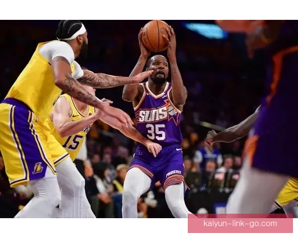 杜兰特称詹姆斯能打4到5年 末节仅出手2次重视团队篮球