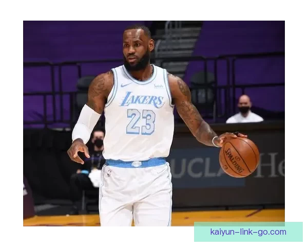 湖人提前缴械遭球迷痛批 勒布朗末节面无表情彻底失望